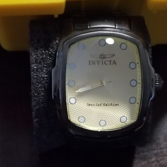 Invicta watch with case - Picture 7 of 7
